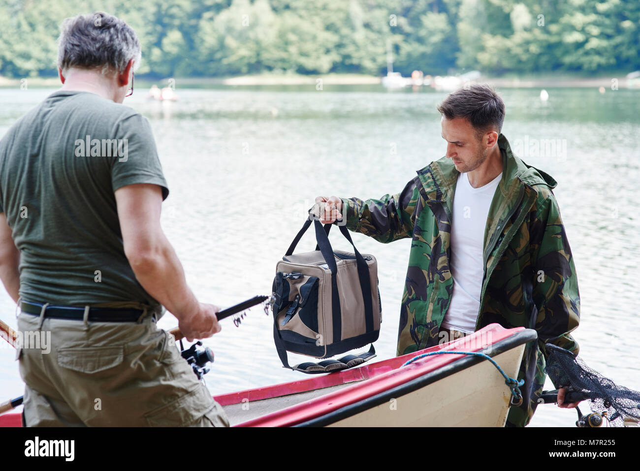 I pescatori i preparativi per il viaggio di pesca Foto Stock