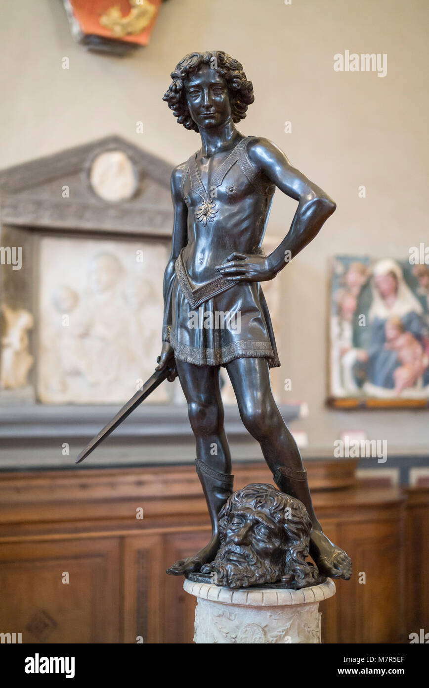 Firenze. L'Italia. Statua di bronzo del David (ca.1472-1475) dal Verrocchio, Museo Nazionale del Bargello. (Museo Nazionale del Bargello) Foto Stock