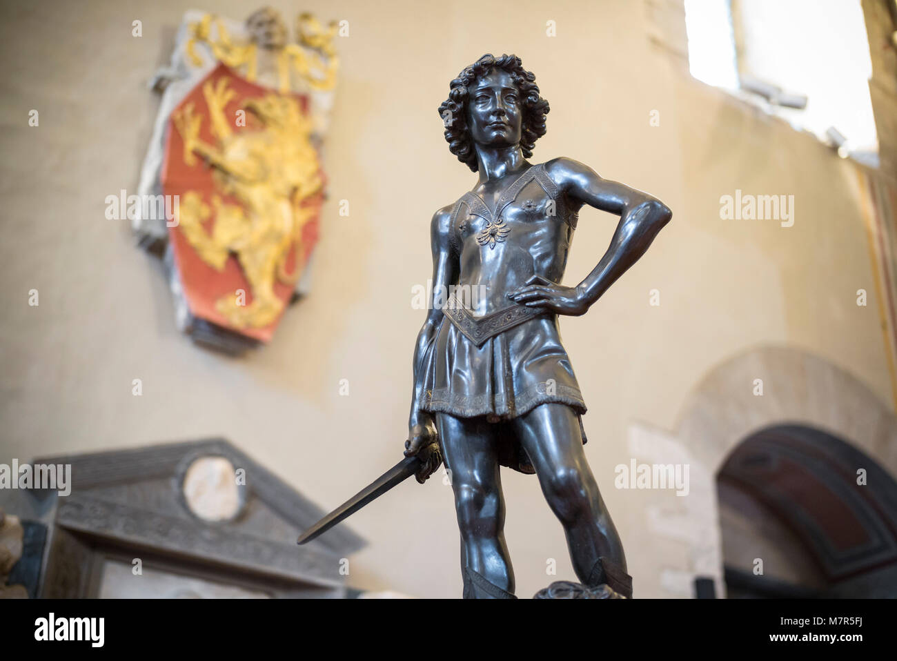 Firenze. L'Italia. Statua di bronzo del David (ca.1472-1475) dal Verrocchio, Museo Nazionale del Bargello. (Museo Nazionale del Bargello) Foto Stock