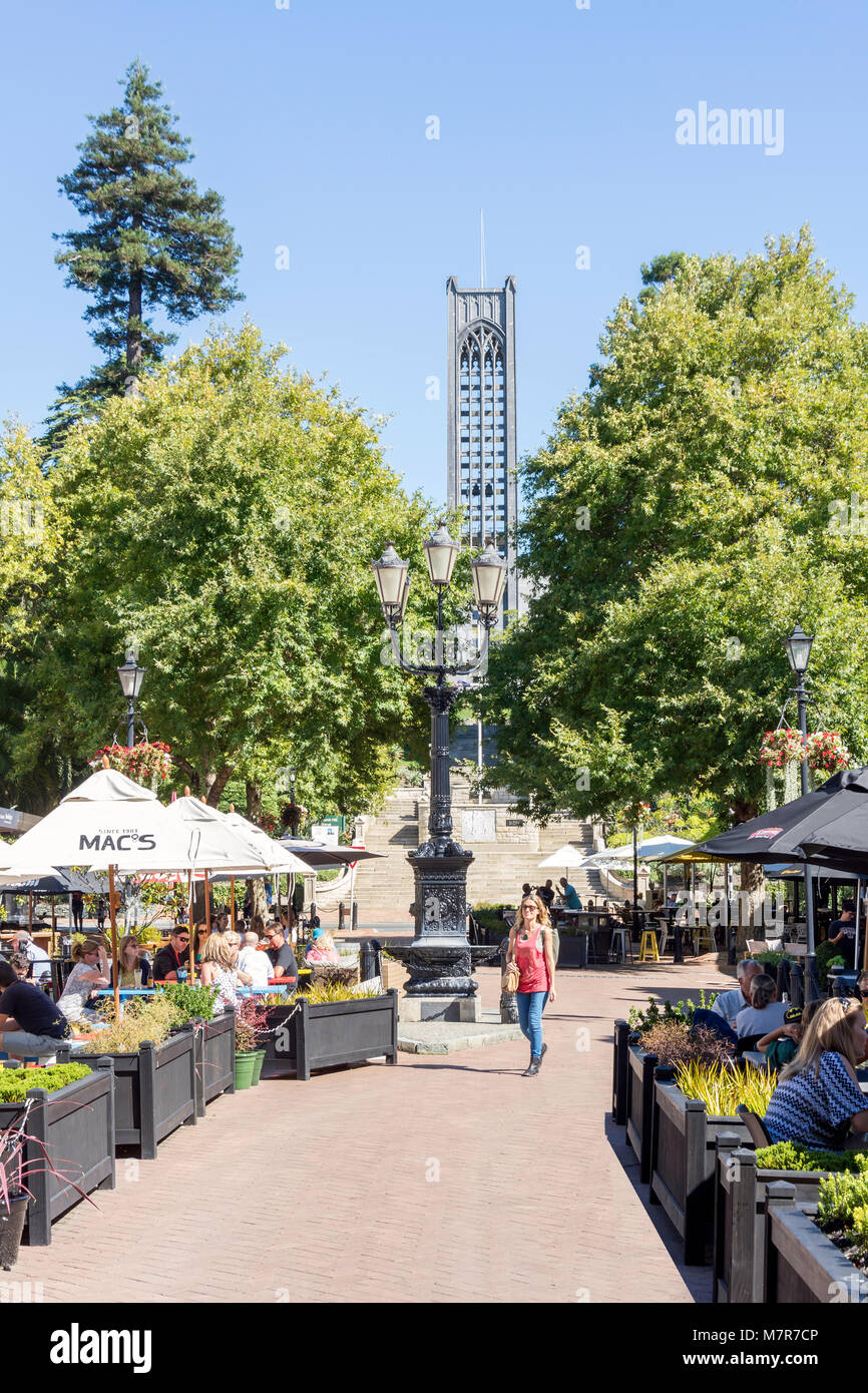Ristoranti di pavimentazione e Christ Church, Trafalgar Street, Nelson City (Whakatū), Nelson Region, South Island, nuova Zelanda Foto Stock