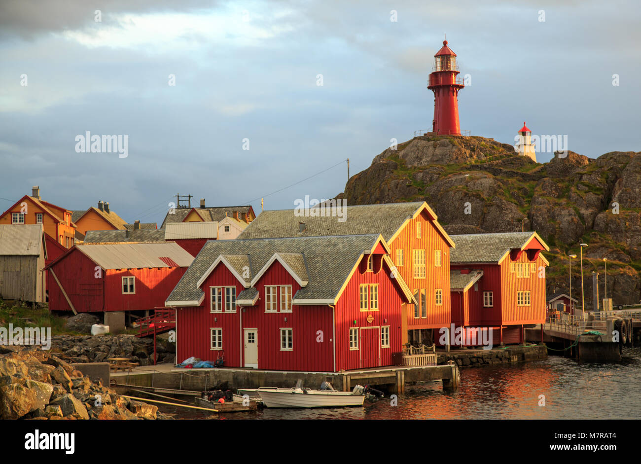 Ona Island - vecchia comunità di pesca in Sandoy comune nella parte occidentale della Norvegia, ora un attraente località turistica Foto Stock