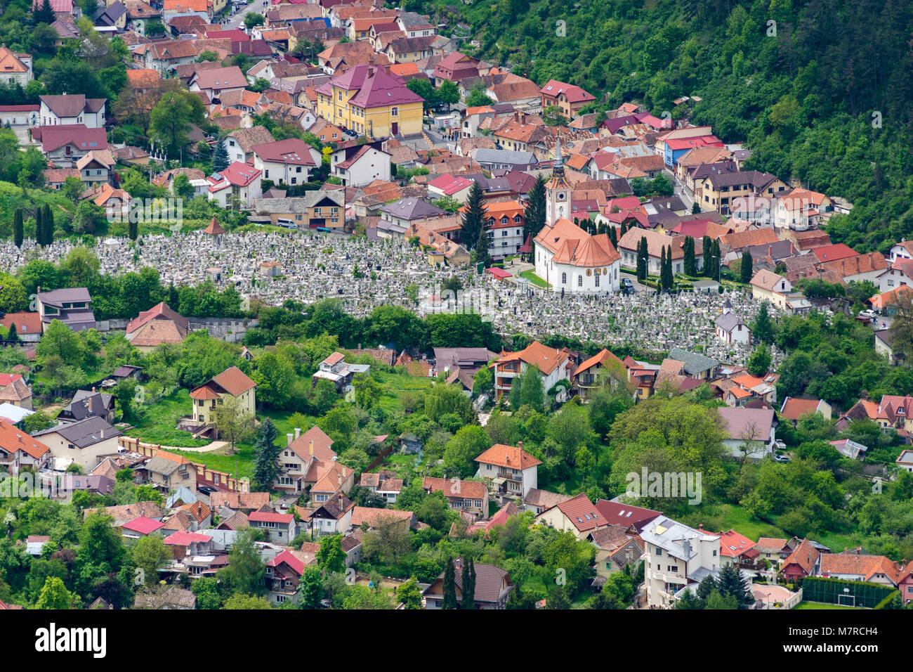 Vista dall'alto in basso di Brasov Foto Stock