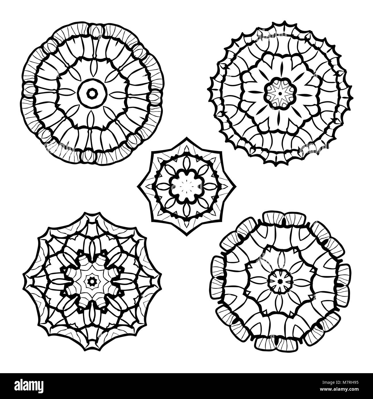 Set di vettore da cinque round in bianco e nero mandala. Mandala di vettore. Etnica degli elementi decorativi. Disegnata a mano i mandala. Illustrazione Vettoriale