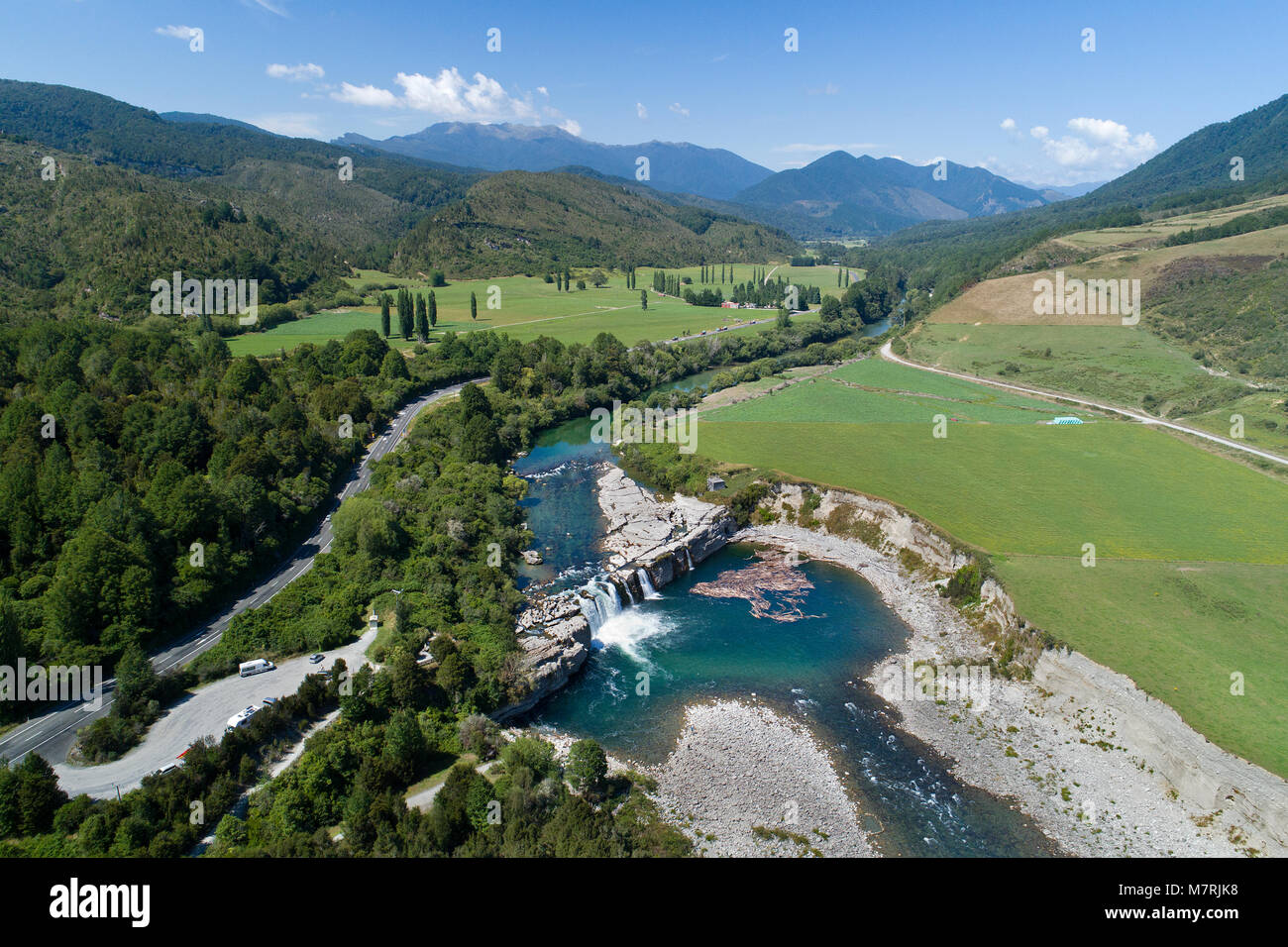 Maruia cade e Maruia River, nei pressi di Murchison, Tasman District, South Island, in Nuova Zelanda - antenna fuco Foto Stock