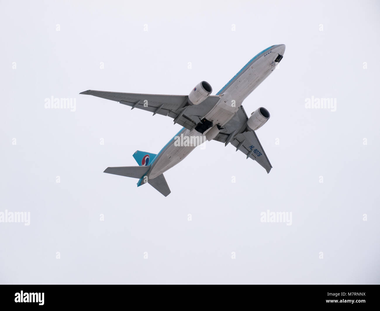 Getti di carico, 747 e 777 in fase di decollo e atterraggio a Ted Stevens dall'Aeroporto Internazionale di Anchorage in Alaska, Atlas Air, Korean Air Cargo, Asiana Cargo Foto Stock