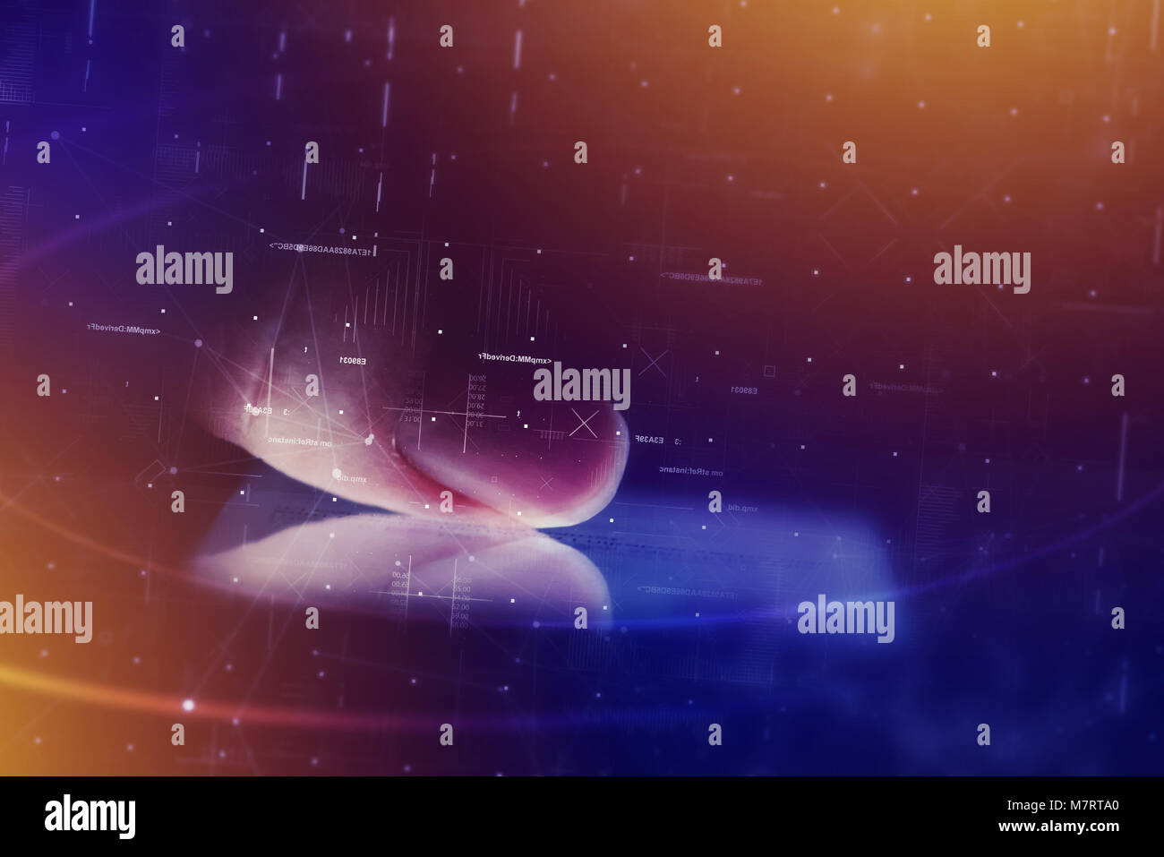 La tecnologia di comunicazione immagine concettuale. Extreme close up del dito sul touch screen del moderne smart phone. Foto Stock