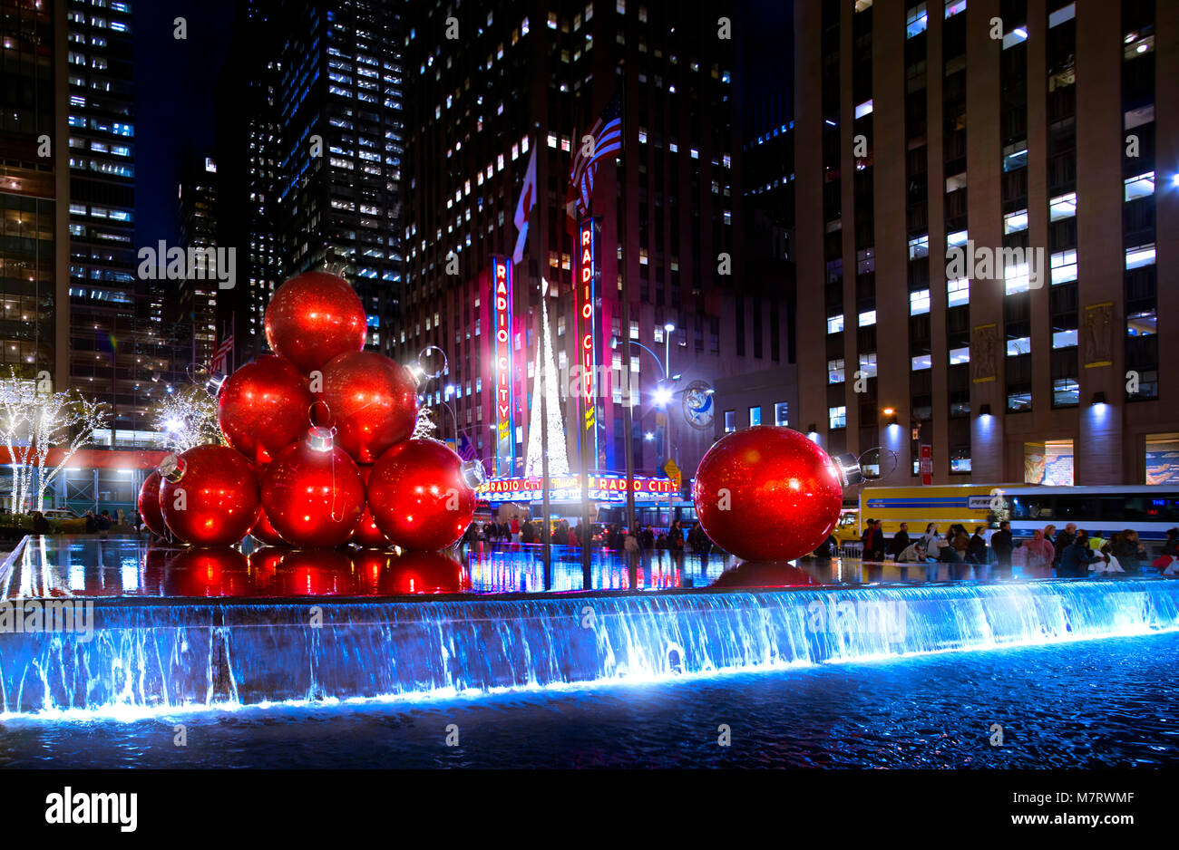Le belle decorazioni di Natale al Rockefeller Center in dicembre. Foto Stock