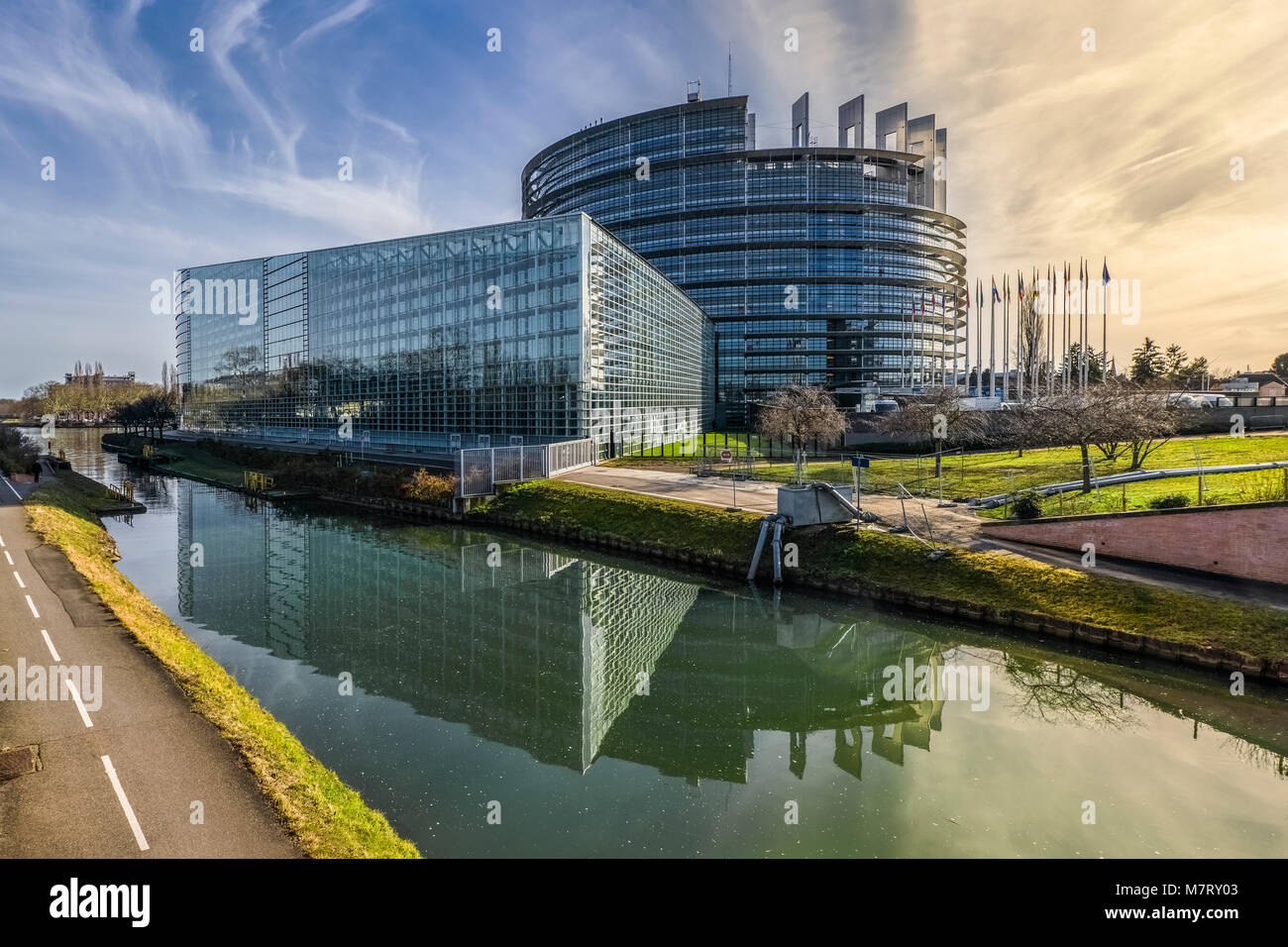 Bellissima vista dell'edificio Louise Weiss a Strasburgo la sede del Parlamento europeo, Strasboug, Francia Foto Stock