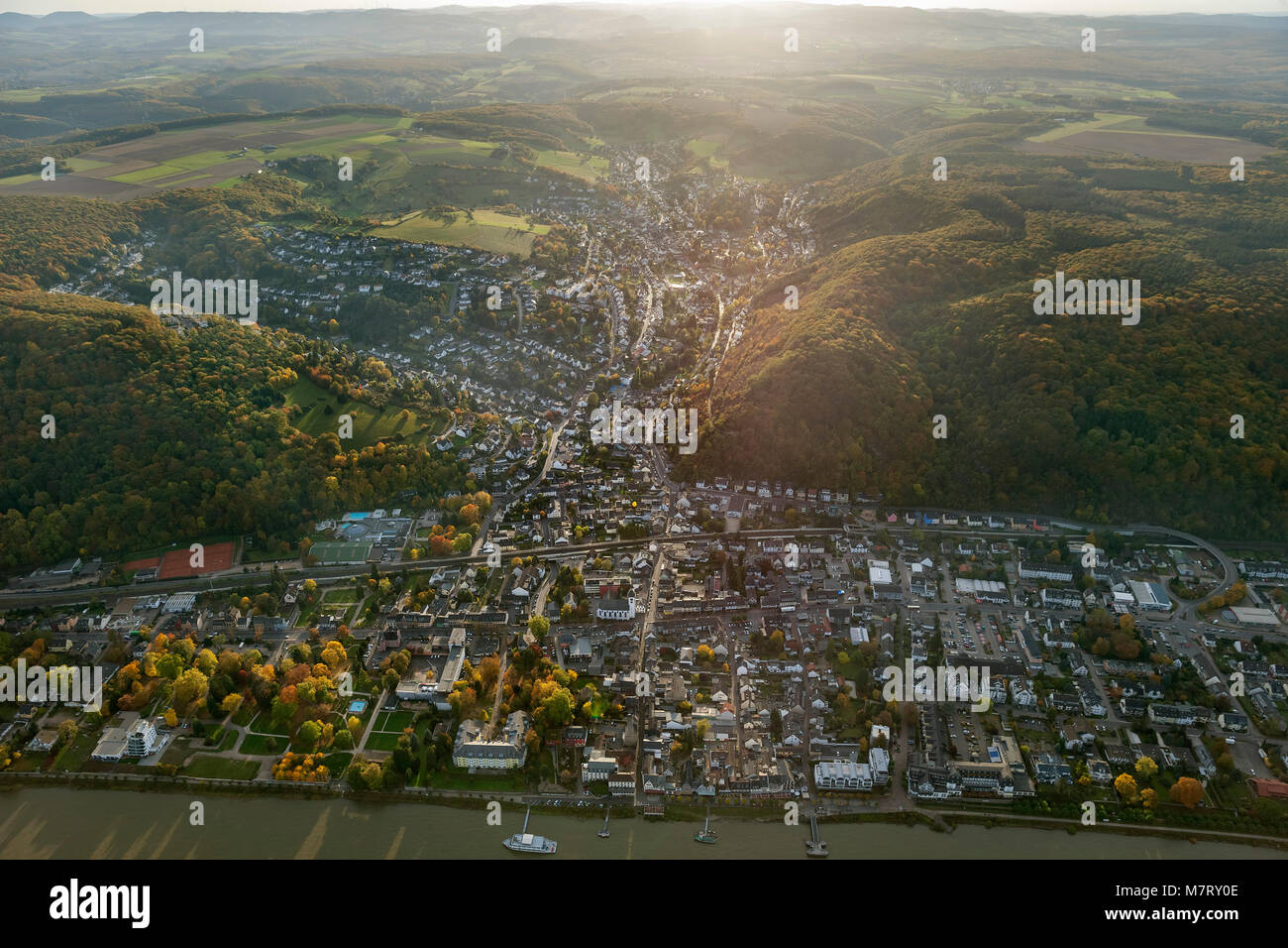 Vista aerea, autunno nella Valle del Reno, Bad Breisig am Rhein, Renania, Valle del Reno, Renania-Palatinato, Germania, Europa, Bad Breisig, uccelli-occhi Foto Stock