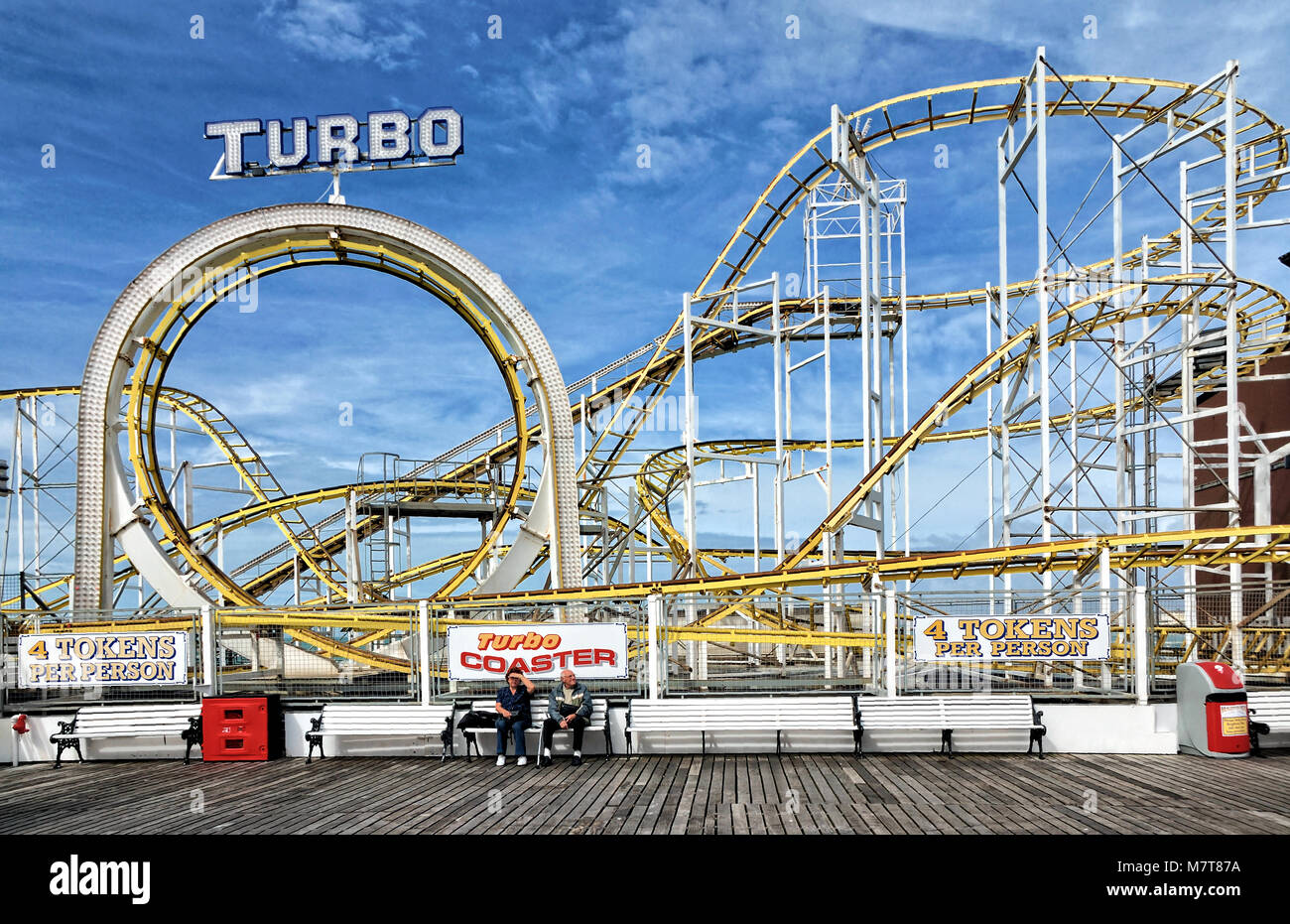 Turbo Coaster sul molo di Brighton Foto Stock