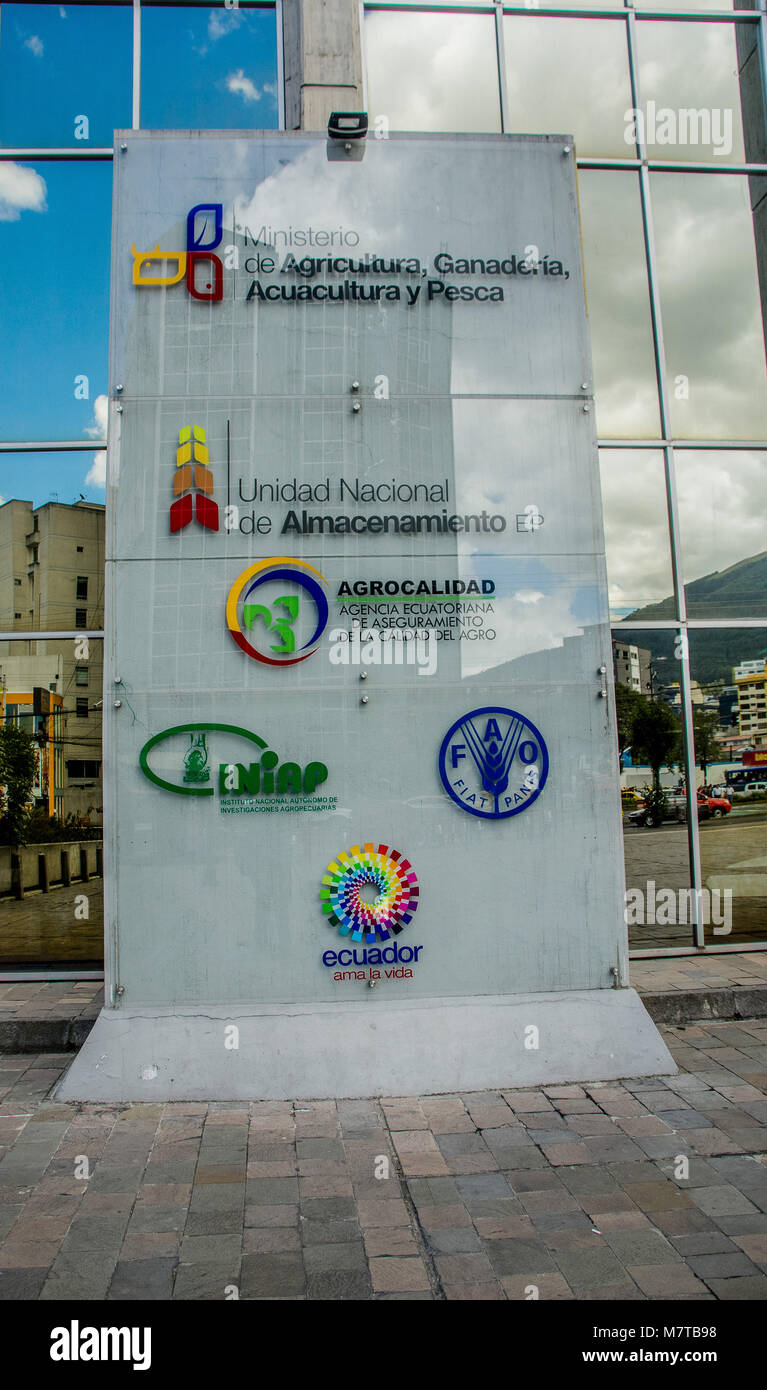 Quito, Ecuador - 02 Gennaio 2017: veduta esterna dell'invio di un enorme edificio MAGAP, ministero dell'agricoltura, dell'allevamento e della pesca, che si trova nella città di Quito, Ecuador Foto Stock