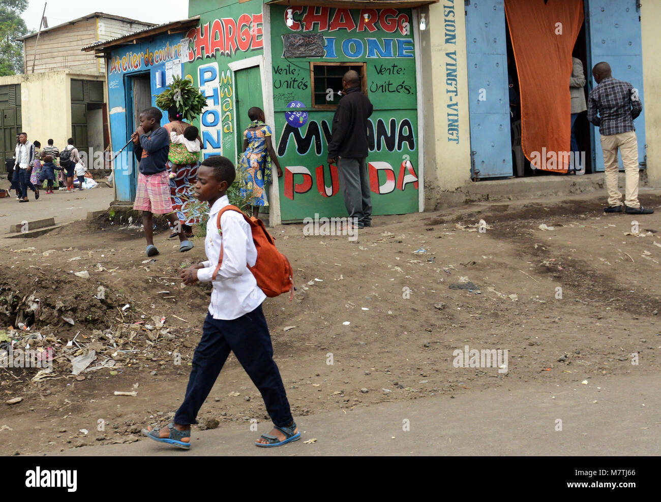 La vita lungo le strade di Goma, D.R.C Foto Stock
