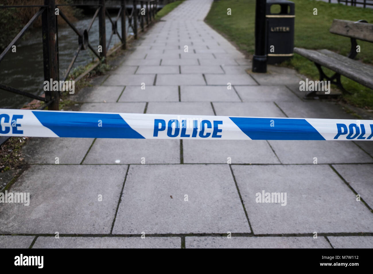 Salisbury, Wiltshire, Regno Unito. 13 marzo 2018. Vi è molta meno attività di polizia nel centro di Salisbury oggi se le superfici sono ancora isolato dal pubblico. Credito: © Paul Chambers / Alamy Stock Photo/Alamy Live News Foto Stock