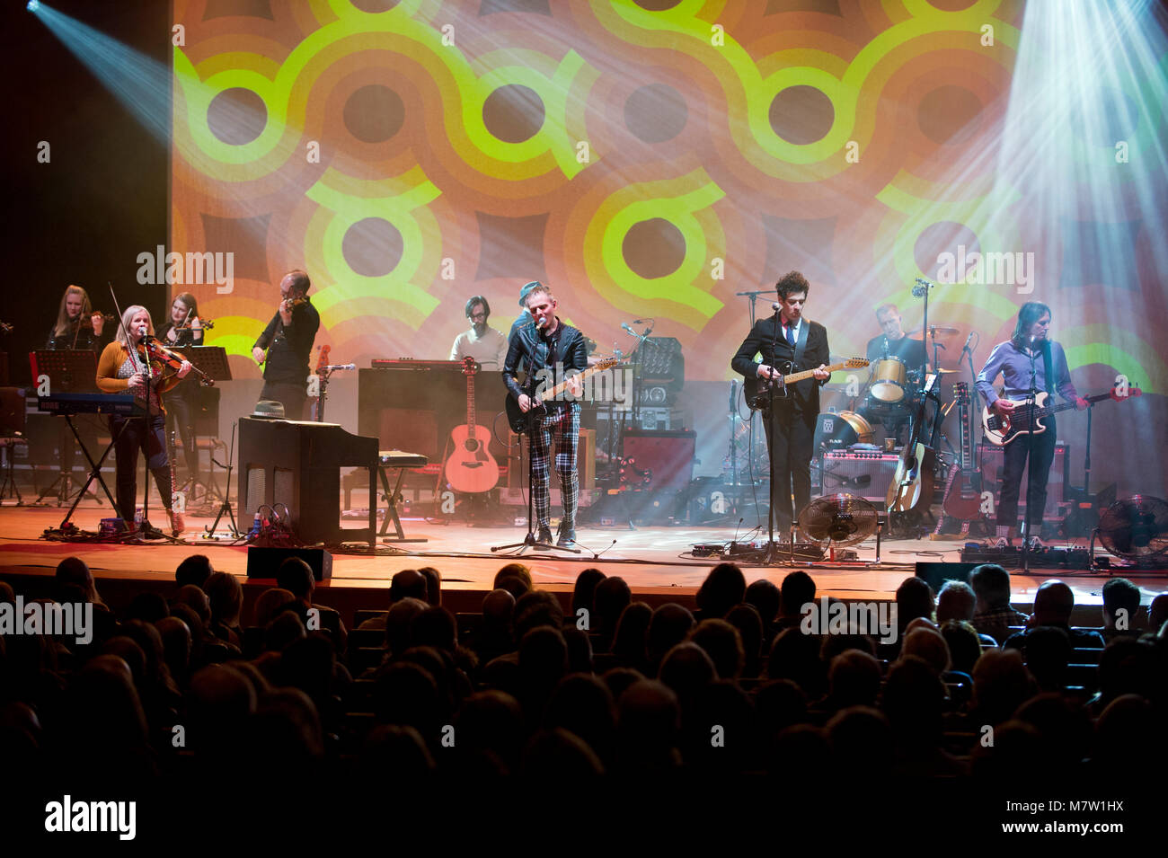 Manchester, Regno Unito. Xii marzo, 2018. Indie rock band di belle e Sebastian in concerto presso la Bridgewater Hall. Manchester, Regno Unito, 12 marzo 2018. Credito: John Bentley/Alamy Live News Foto Stock