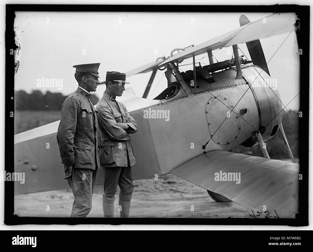 L'aereo francese Nieuport Type 17 a Langley Field, Virginia, pilotato dal capitano J.C. Bartolf e dal tenente E. LeMaitre, significativo nella storia dell'aviazione. Foto Stock