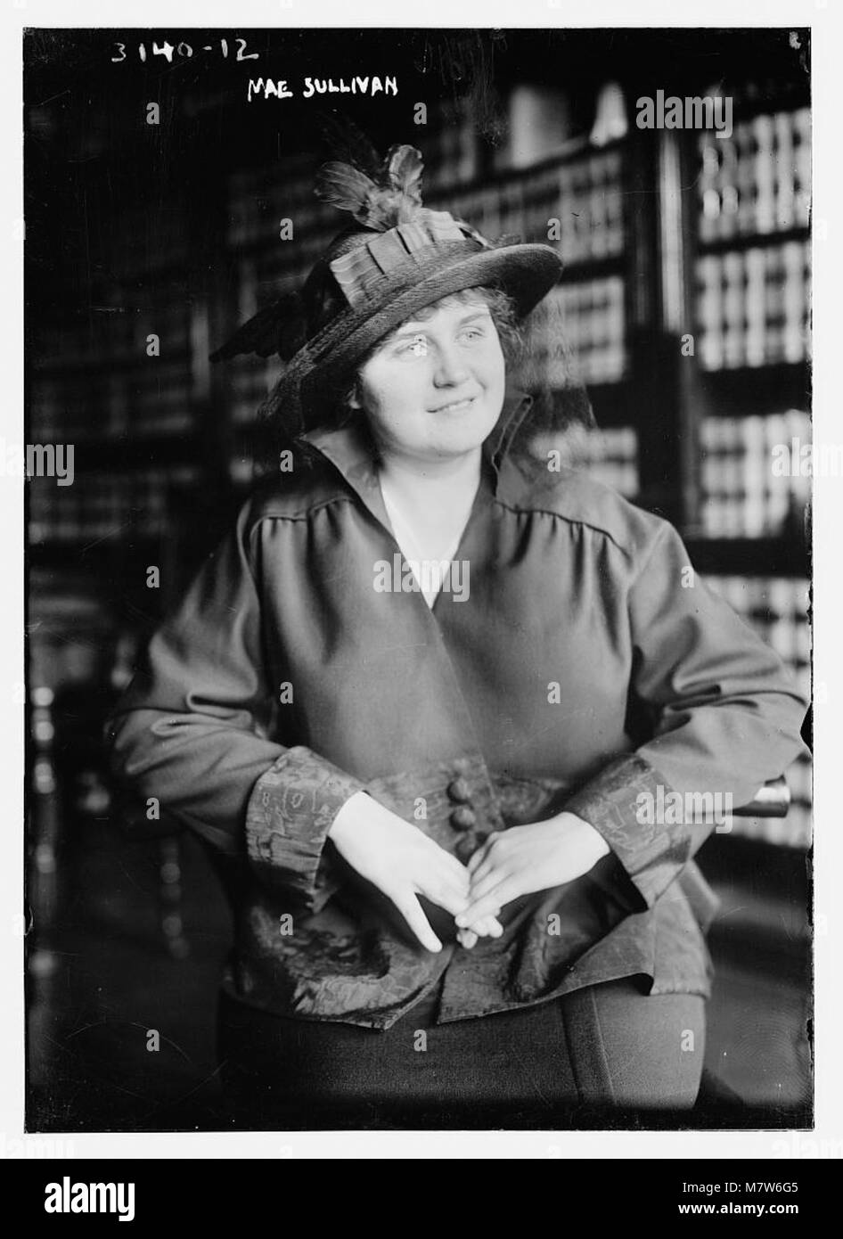 Ritratto di Mae Sullivan, una figura notevole, potenzialmente dei primi anni del XX secolo, con possibili legami con l'intrattenimento o la cultura. Foto Stock