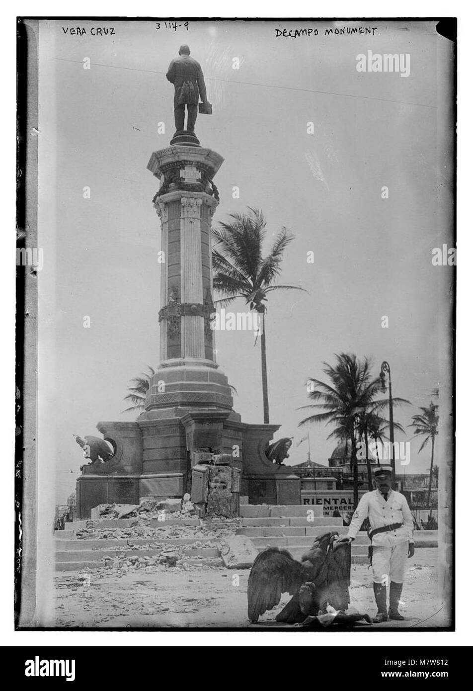 Il Monumento Decampo a vera Cruz, Messico, onora personaggi storici ed eventi, che fungono da simbolo dell'orgoglio regionale e del significato culturale. Si erge come un importante punto di riferimento della città. Foto Stock