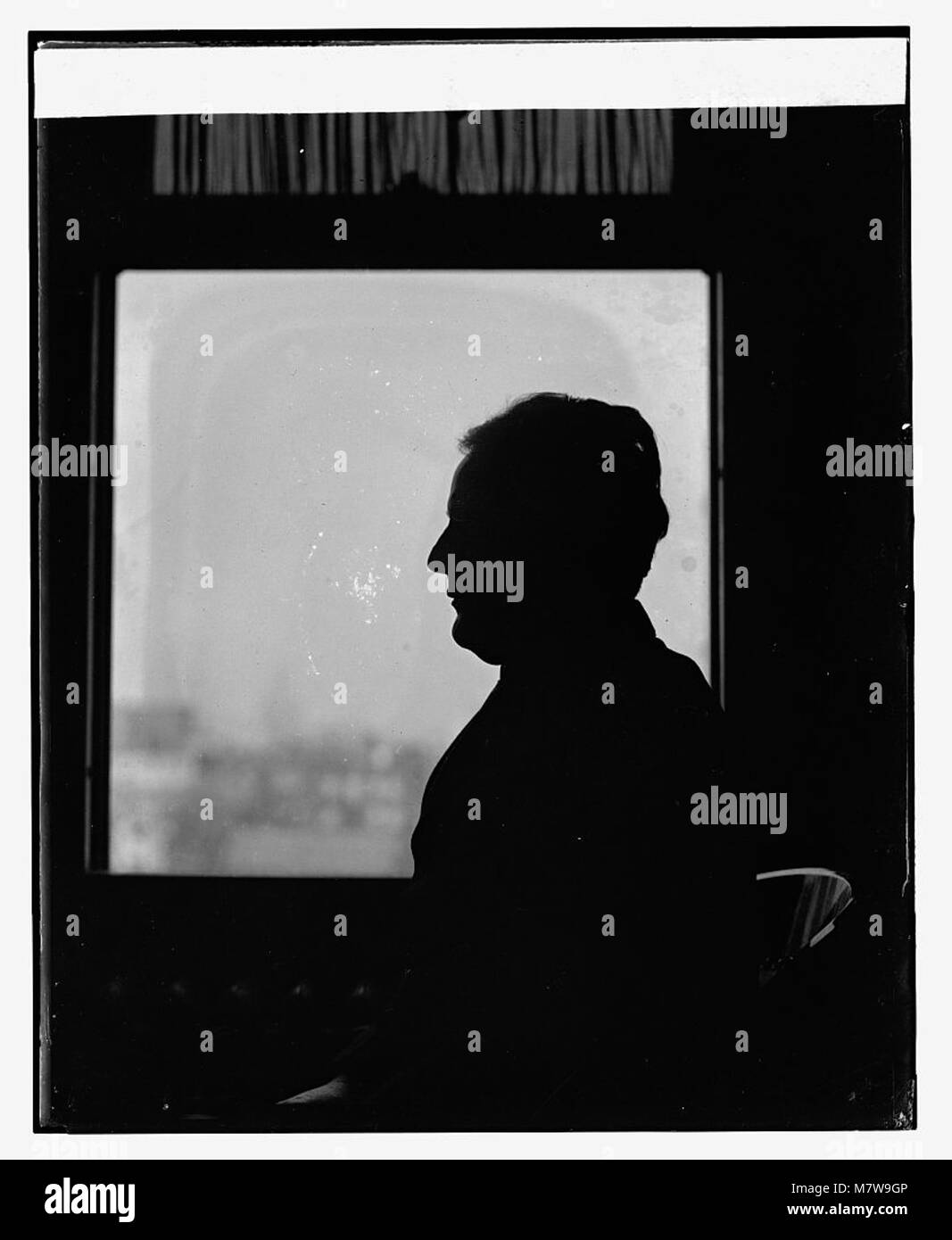 Questo ritratto con silhouette presenta Jas. J. Davis, catturando il suo profilo in una forma artistica tradizionale, tipica del XIX secolo. Foto Stock