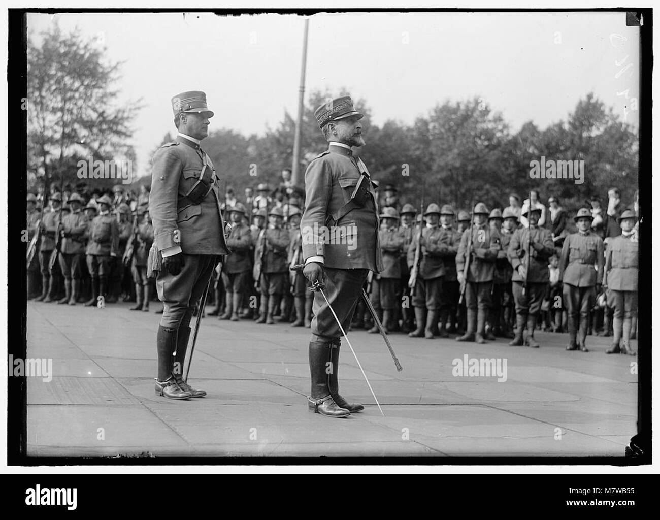 Un annuncio per i prestiti Liberty, che promuovono l'acquisto di titoli di Stato durante la prima guerra mondiale. L'immagine evidenzia lo sforzo nazionale per finanziare la guerra. Foto Stock