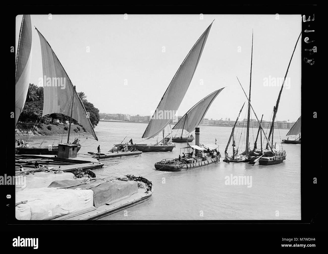 L'Egitto. Scene di fiume. Il Nilo. Fiume Impetuoso di artigianato per il ponte aperto (Kasr-en-N(ile) matpc LOC.17979 Foto Stock