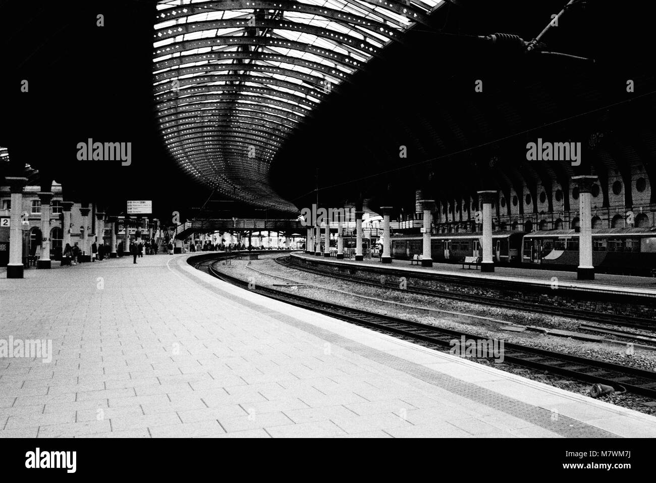 La piattaforma 4, la stazione di York, Shot su 05 Dec 2017, fotocamera Olympus OM4 lente, 50mm di apertura, f11.0 Film, Ilford HP5+ @ ISO 1600 Foto Stock