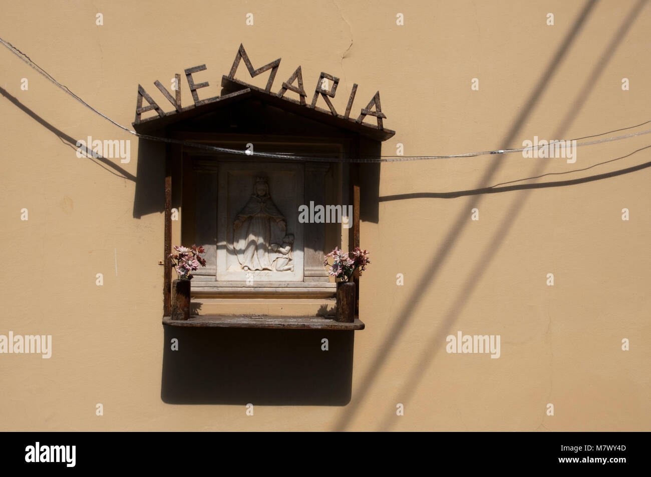 Omaggio alla Vergine Maria su di una parete di Italiano Foto Stock