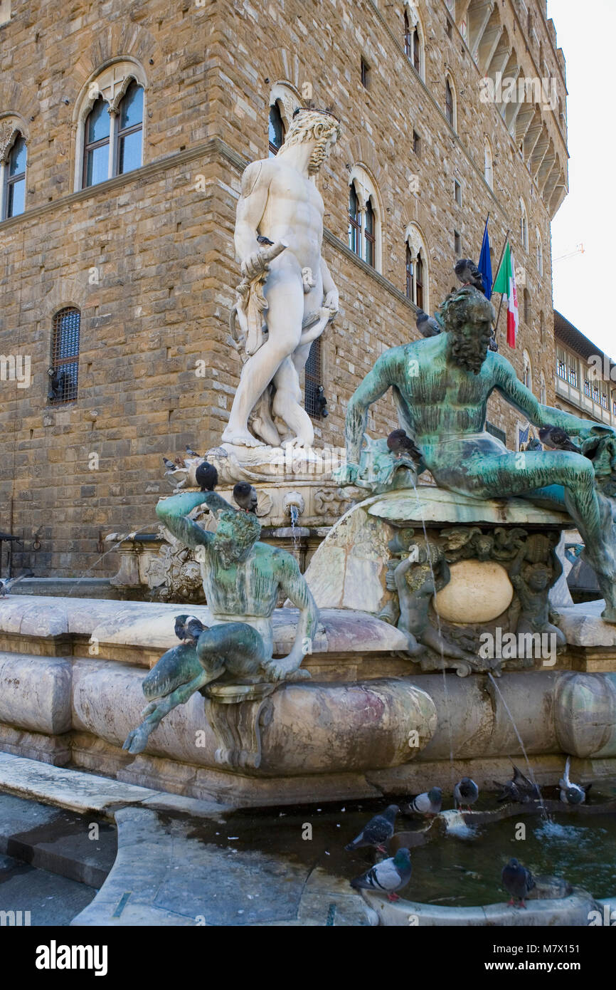 Il Palazzo Vecchio e la fontana del Nettuno, Piazza della Signoria, Firenze Foto Stock