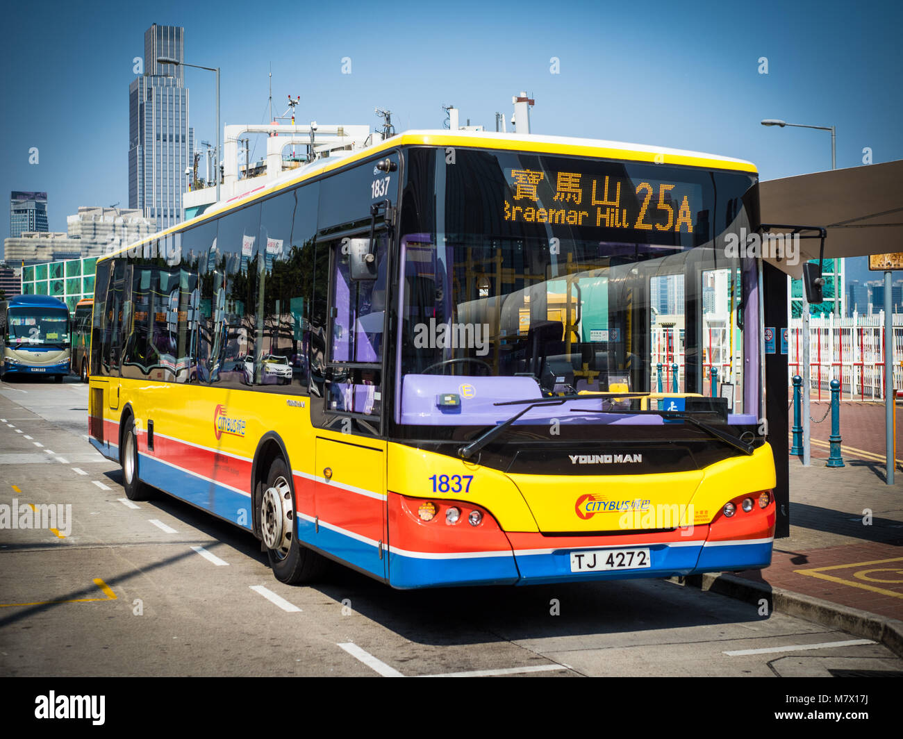 Citybus di Hong Kong - Youngman single decker autobus al traghetto Star bus terminus in Hong Kong Foto Stock