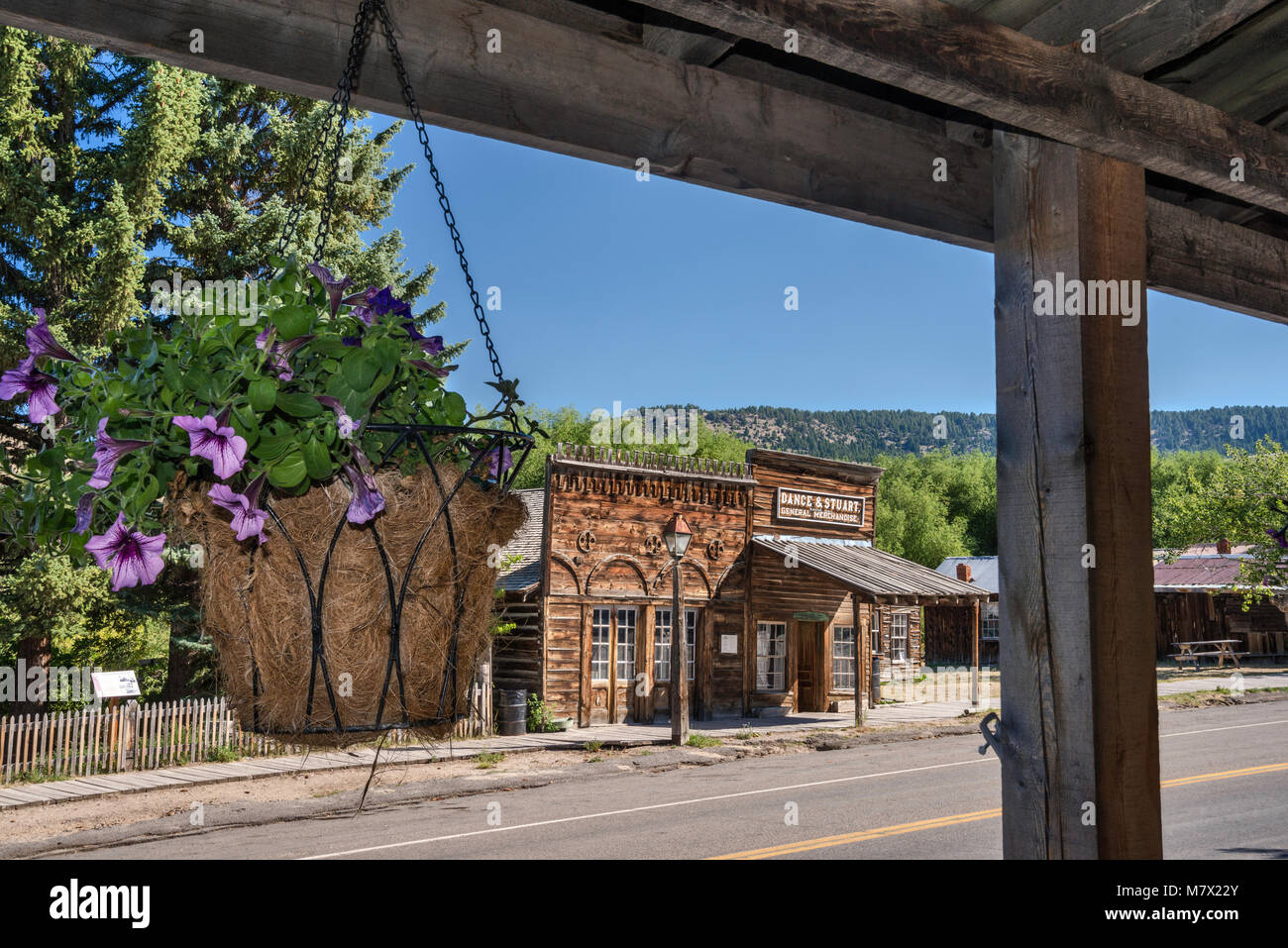 La danza e la Stuart Store (1862) nella città fantasma di Virginia City, Montana, USA Foto Stock