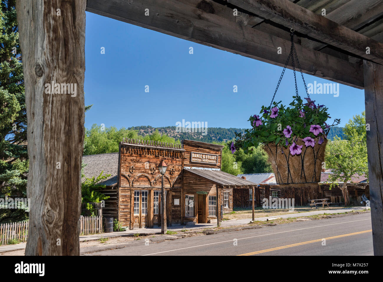 La danza e la Stuart Store (1862) nella città fantasma di Virginia City, Montana, USA Foto Stock
