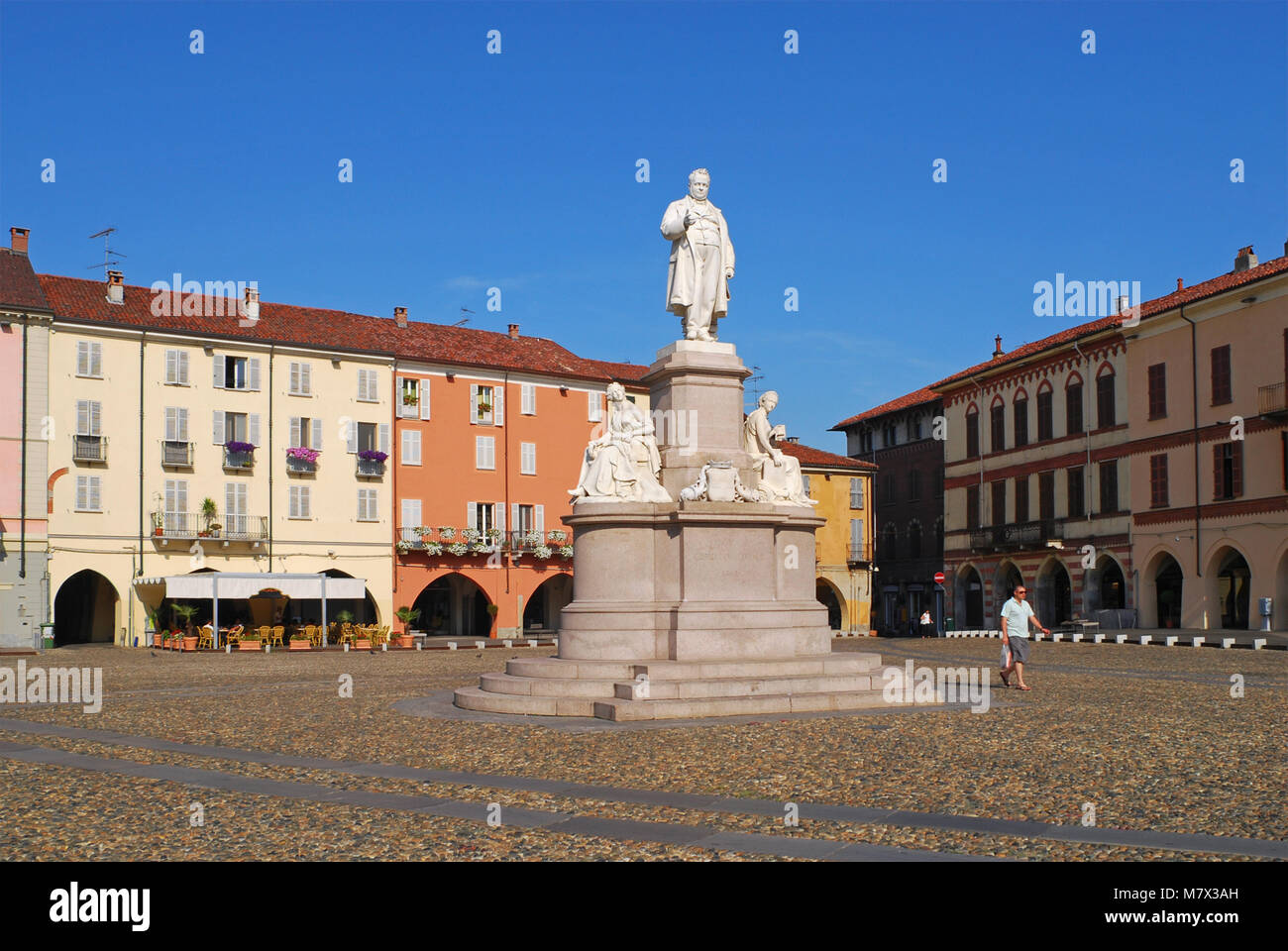 Statua di Cavour in Piazza Cavour, Vercelli Piemonte, Italia Foto Stock