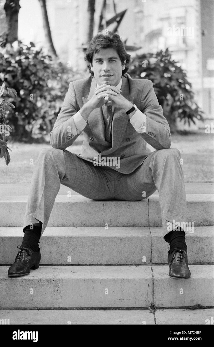John Travolta, attore, cantante e ballerino, raffigurato in Londra, sul suo modo al Festival del Cinema di Venezia dove egli sta partecipando a una proiezione del suo ultimo film "blow-out". Nel 1978, John Travolta starred in tutto il mondo hit film, grasso, con Olivia Newton John. La foto è stata scattata il 10 settembre 1981 Foto Stock