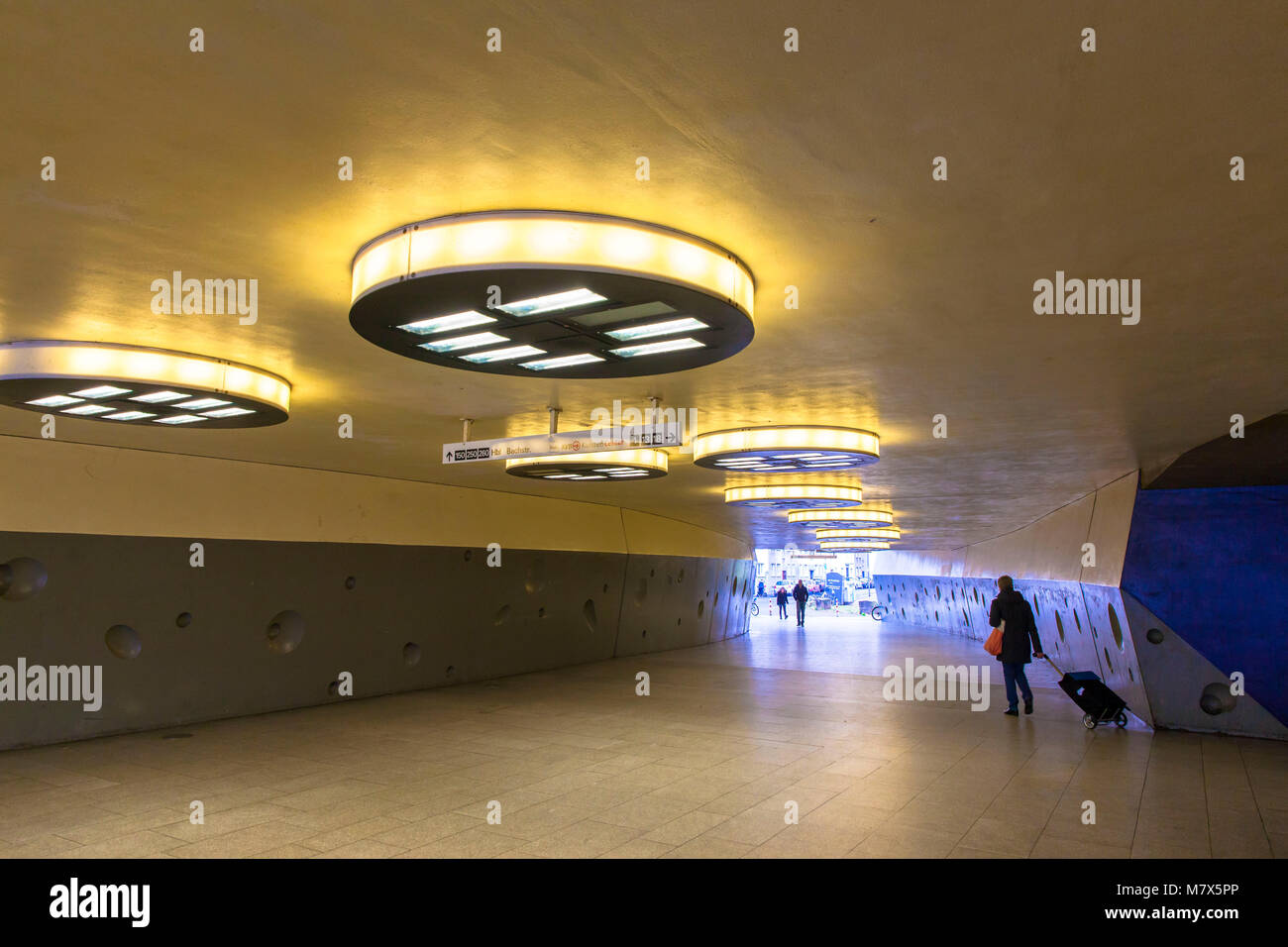 Germania, Colonia, underpass al Wiener square nel quartiere Muelheim. Deutschland, Koeln, Unterfuehrung Am Wiener Platz im Stadtteil Muelheim. Foto Stock