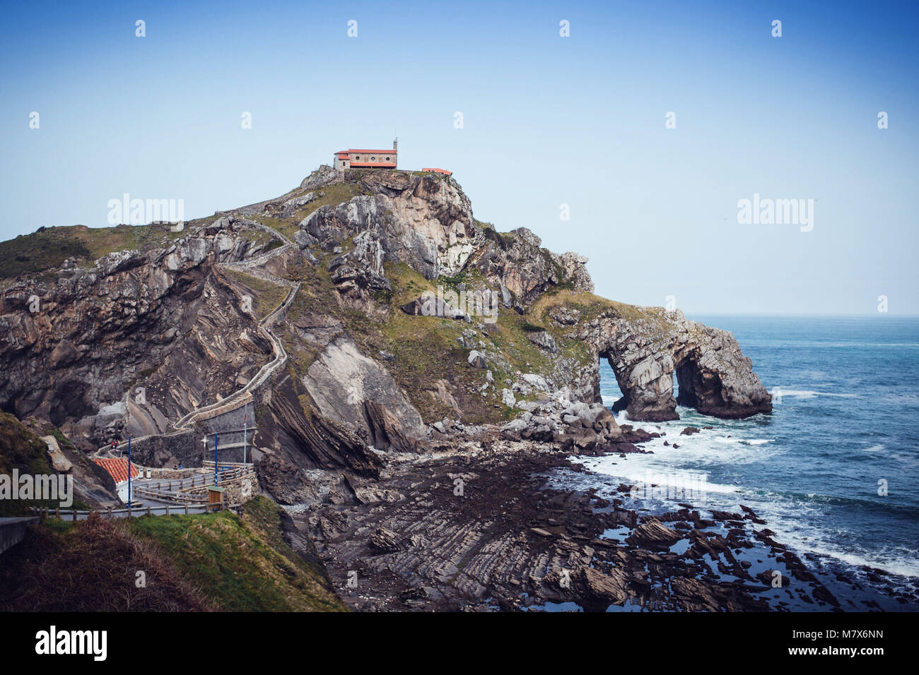Spagna, Bermeo, Biscaglia, Paese Basco Spagnolo: Eremo di San Juan de Gaztelugatxe Foto Stock