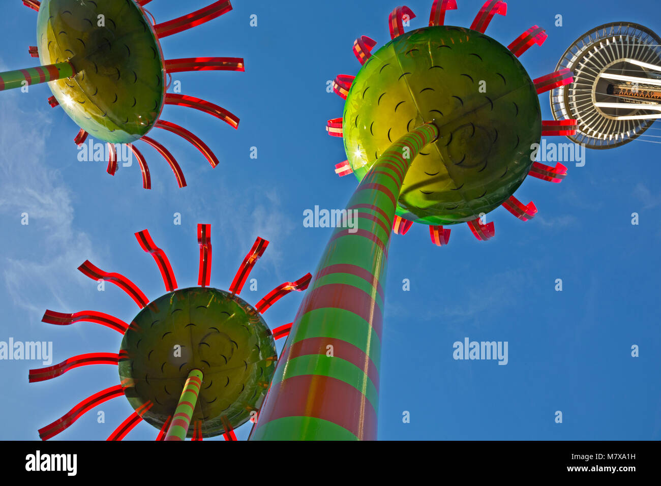 WA13821-00...WASHINGTON - sculture Sonic Bloom situate tra lo Space Needle e il Pacific Science Center presso il Seattle Center. 2017 Foto Stock