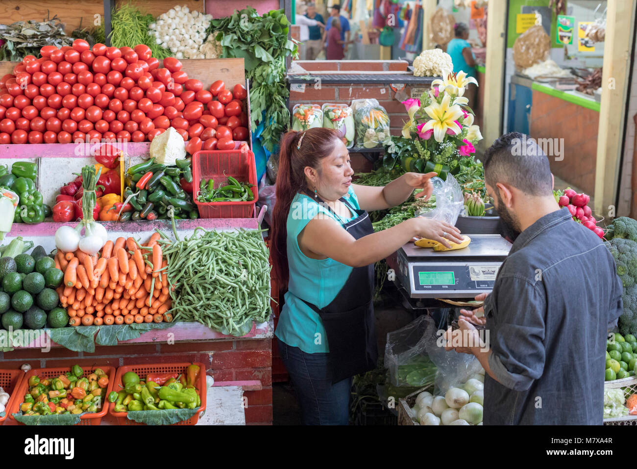 Oaxaca, Oaxaca, Messico - Il Mercado Zonal Las Flores, un mercato di prossimità in Las Flores quartiere. Foto Stock