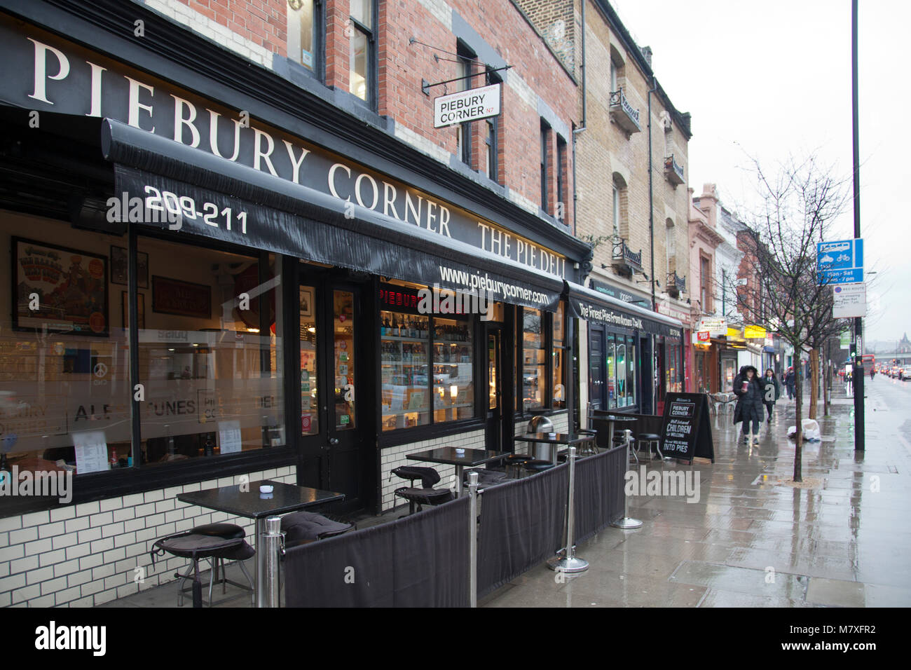 Angolo Piebury Pie Shop on Holloway Rd - London N7 Foto Stock