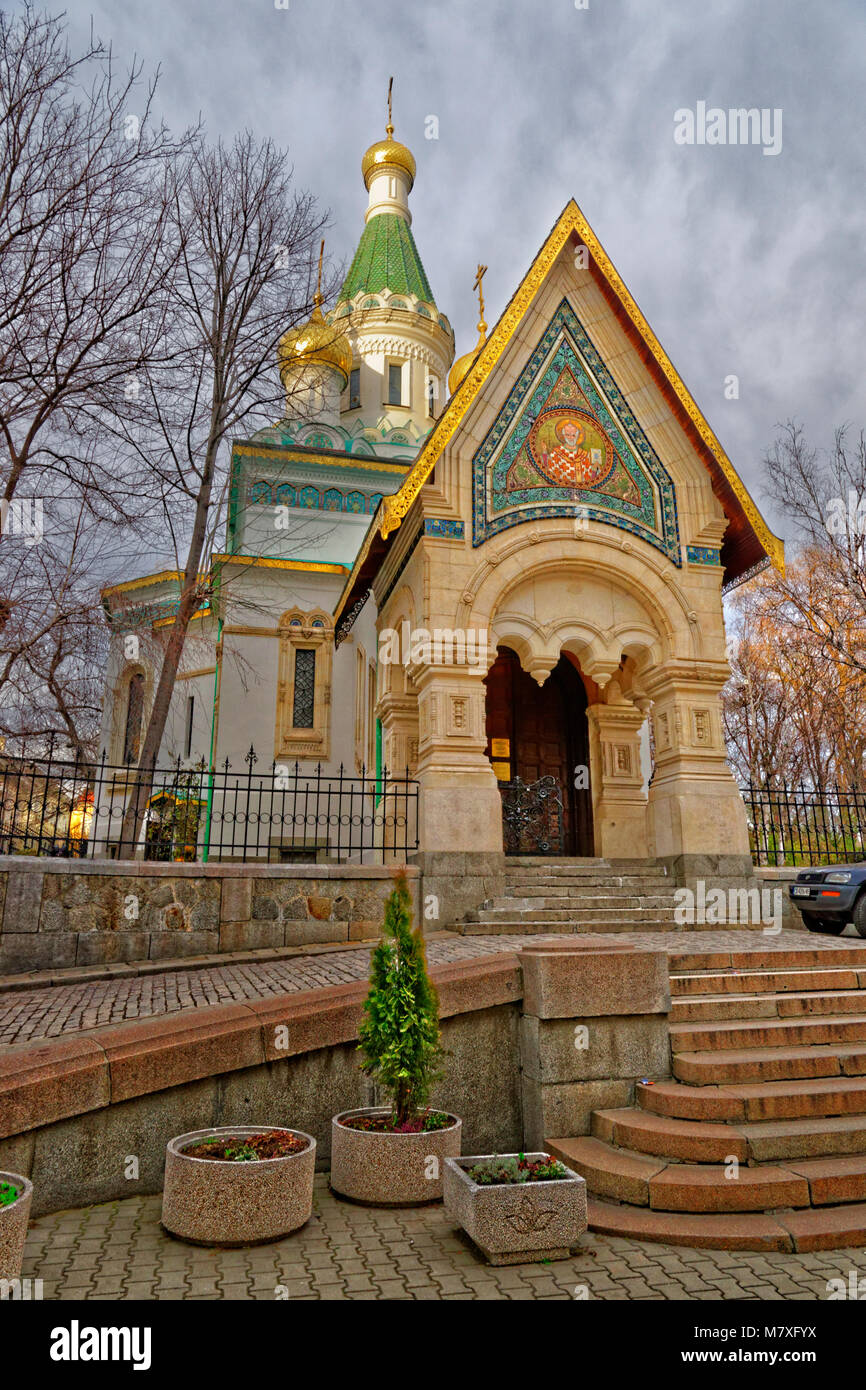 Sveti Nikolay Mirlikiiski chiesa ortodossa russa a Sofia city centre, Bulgaria. Foto Stock