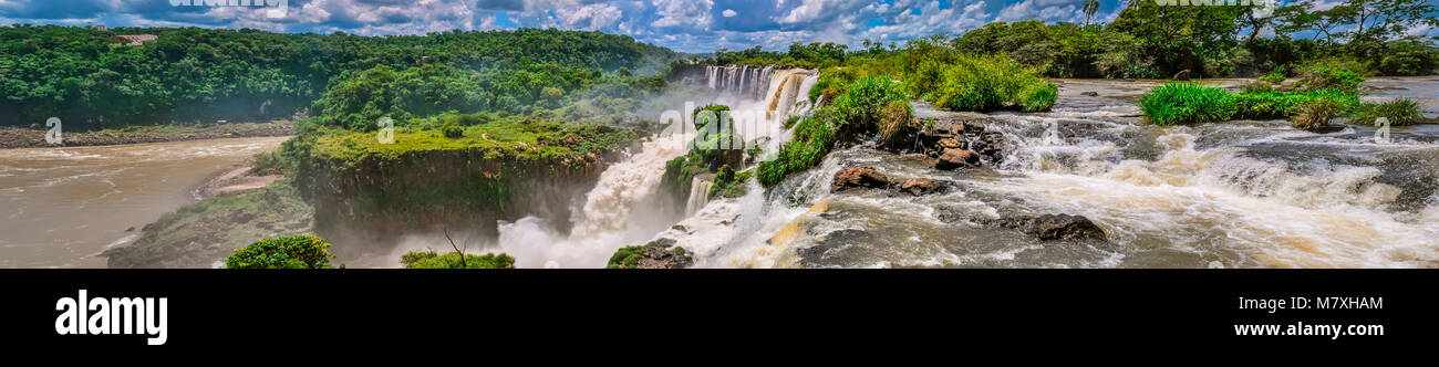 Vista panoramica di Argentina spettacolari Cascate di Iguazu Foto Stock