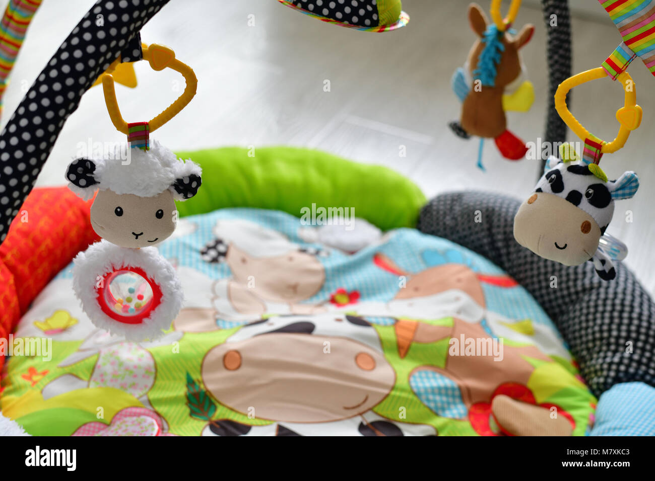 Mosca, Russia - marzo 11. 2018. Tappeto di gioco con un arco per bambino. Azienda Il sistema ELC Foto Stock
