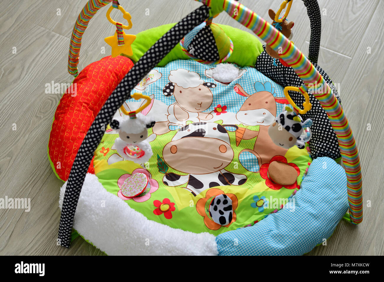 Mosca, Russia - marzo 11. 2018. Tappeto di gioco con un arco per bambino. Azienda Il sistema ELC Foto Stock