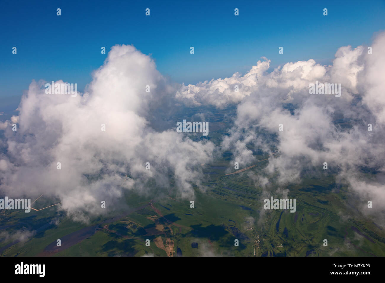 Vista di un cumulus nubi dal di sopra Foto Stock