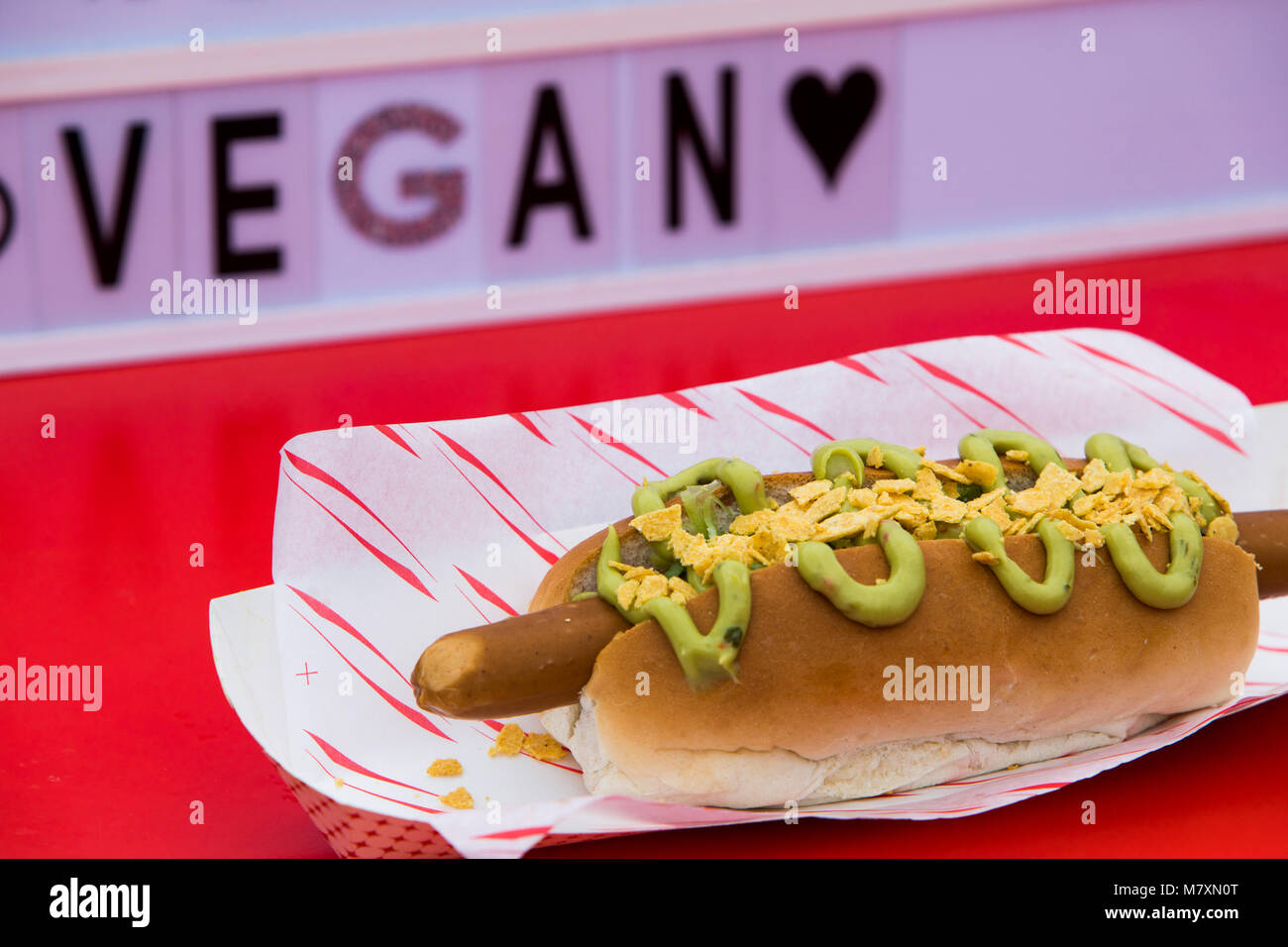 Vegan hot dog, street food stallo. Foto Stock