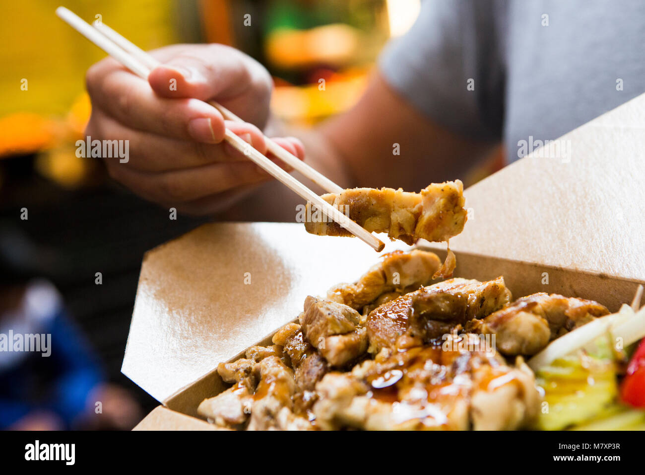 Pollo croccante strisce al street market alimentare. Foto Stock