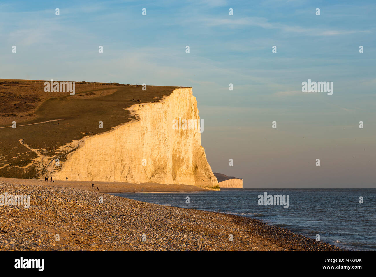 EAST SUSSEX, Regno Unito - FEB 2018: le sette sorelle chalk cliffs nel tardo pomeriggio la luce Foto Stock