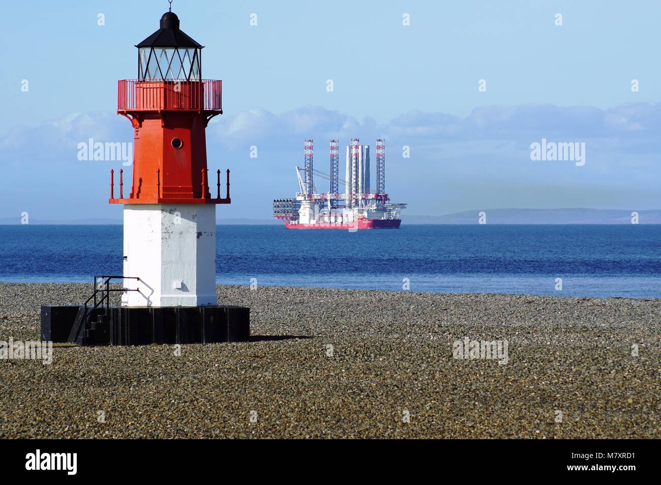 Seajacks Scilla passa il punto di Ayre con un'altra spedizione di Wind Farm moduli per Walney Wind Farm Foto Stock
