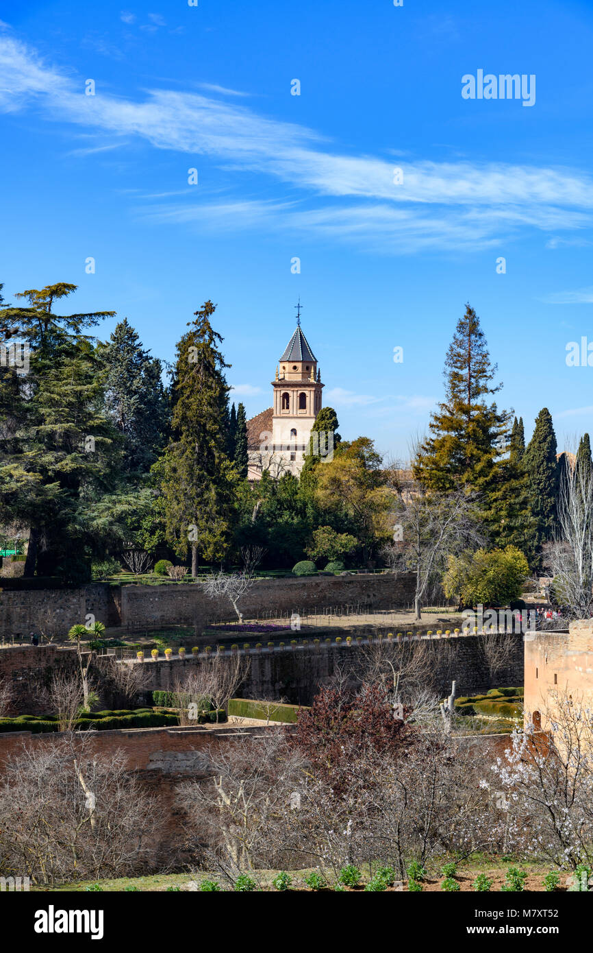Giardino circostante a La Alhambra (Granada, Spagna) Foto Stock