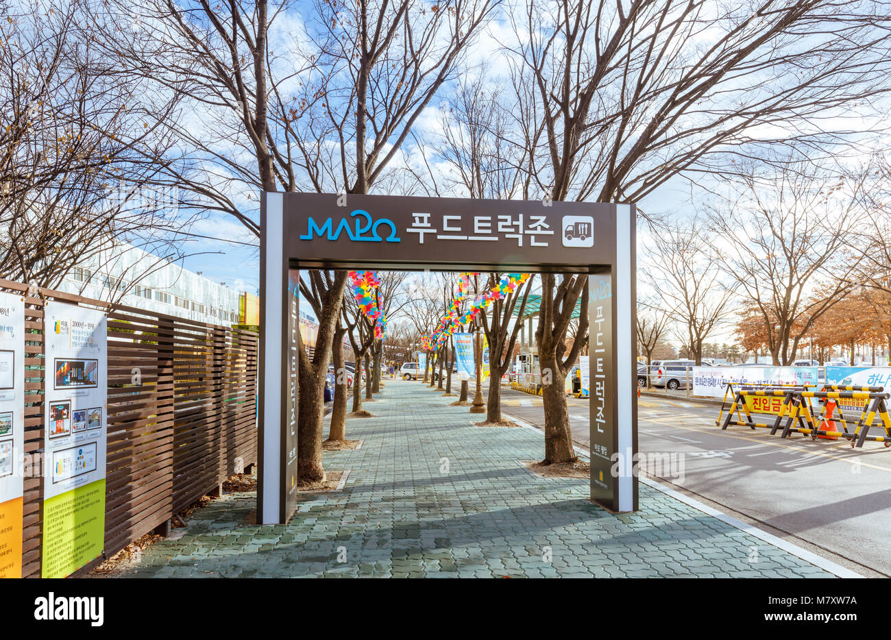 Seoul, Corea del Sud - 4 Marzo 2018 : Digital Signage di Mapo cibo carrello nella zona Seongsan-Dong Seoul città Foto Stock