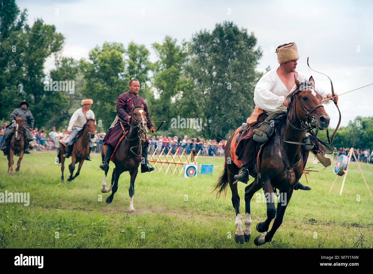 Arcieri a cavallo nella battaglia di Klushino 1610 rievocazione storica mostra - Luglio 04, 2010 a Varsavia, Polonia Foto Stock