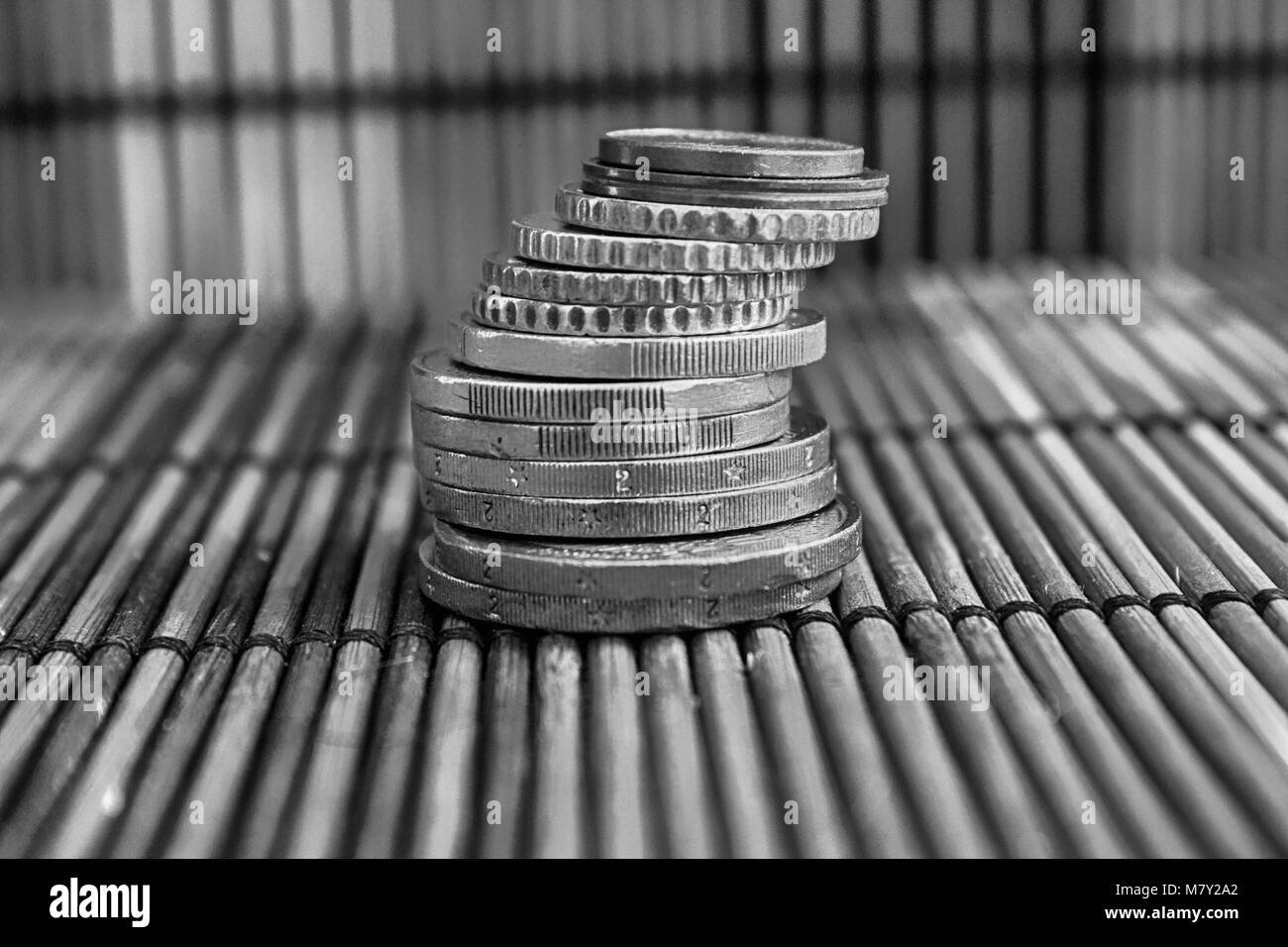 Money on table Foto e Immagini Stock in Bianco e Nero - Pagina 2 - Alamy